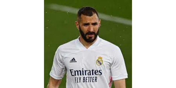 Benzema verlängert seinen Vertrag mit Real Madrid um ein Jahr